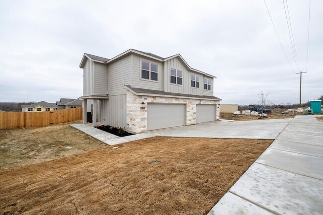 Building Photo - Recently Built 3 Bedroom, 2 Bath Duplex in Georgetown