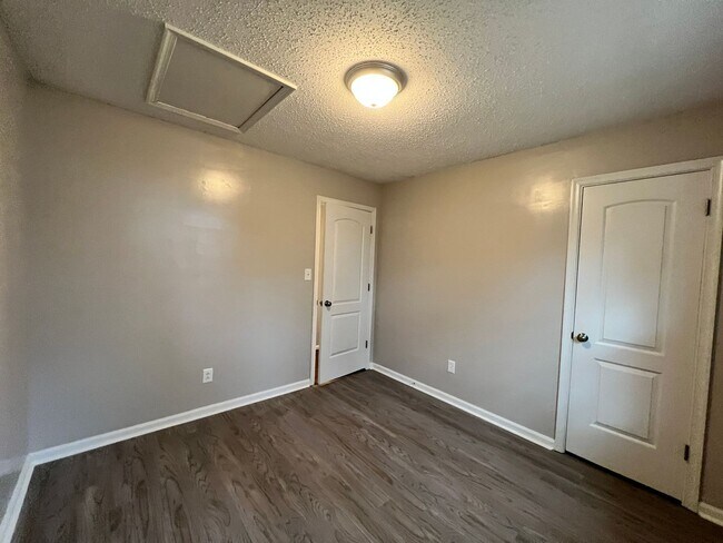 Building Photo - Four bedroom home in Norfolk - Beautiful Backyard