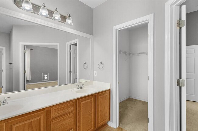 Building Photo - 2800 Mission Tejas Dr