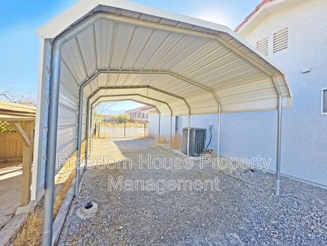 Building Photo - 2250 S Ambush St