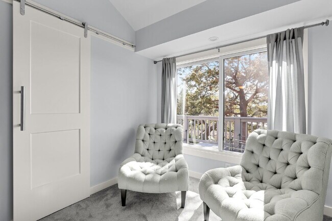 Building Photo - "Coastal Comfort Awaits: Spacious 3-Bed, 3-Bath Furnished Retreat in Moss Creek on the Marsh!"