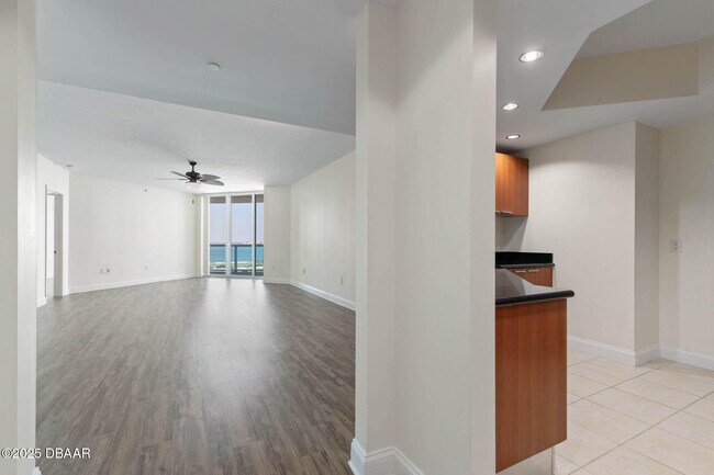 Building Photo - 241 Riverside Dr