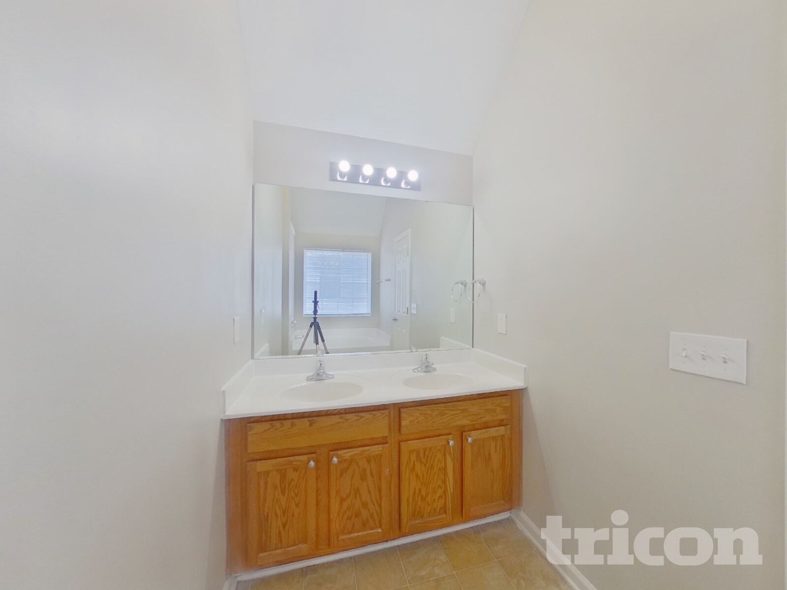 Building Photo - 1510 Peachcroft Rd