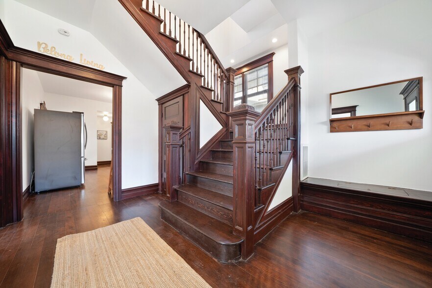 Building Photo - 749 Columbia Ave