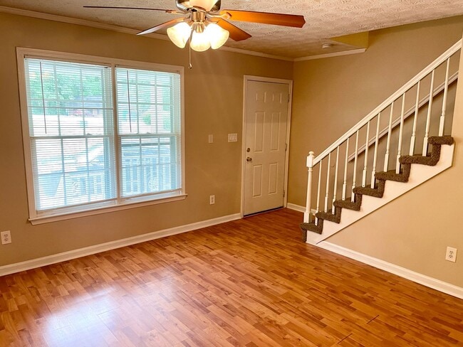 Building Photo - Delightful Upstairs 3 Bedroom / 2 Bathroom Quad-Unit in Fayettevile!