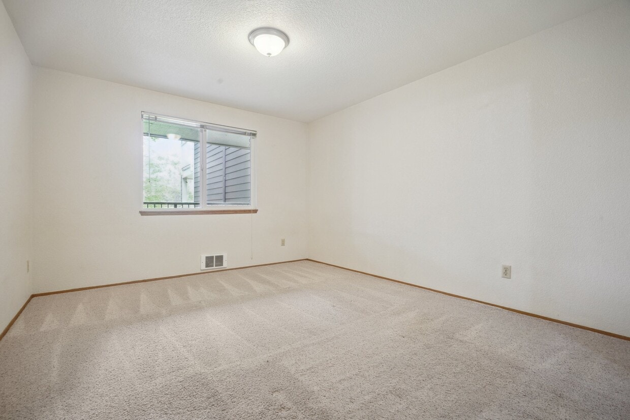 Building Photo - 7338 W Lake Sammamish Pky NE