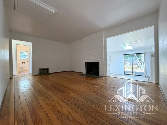 Building Photo - Beautifully Updated, Single-story, 3BD/1.5BA, Home near Tahoe Park!