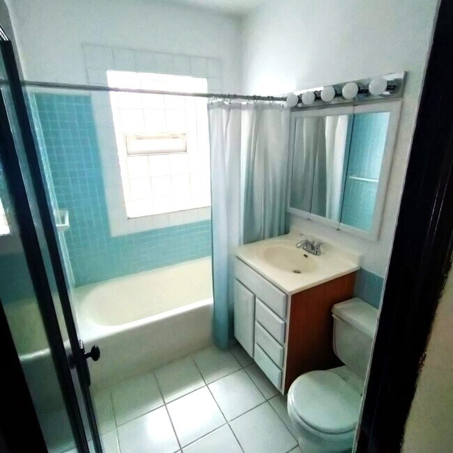 Building Photo - 7746 S Jeffery Blvd