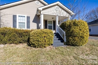 Building Photo - 2205 Ln St