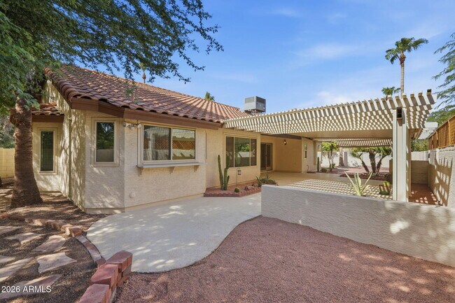 Building Photo - 1365 N Diane Cir