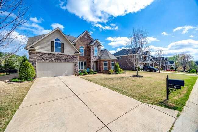 Building Photo - Stunning 4-Bedroom, 3.5-Bath Full Brick Ho...