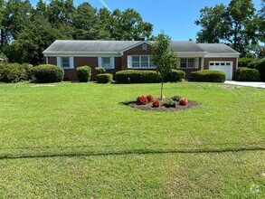 Building Photo - Lovely mid-century brick ranch on a beauti...