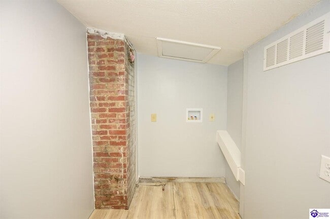 Building Photo - 102 Crabtree Dr