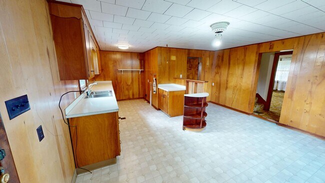 Building Photo - Crestview Schools- Country living, large yard