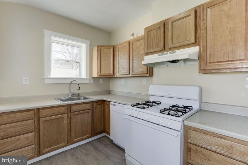 Primary Photo - 811 Thayer Ave