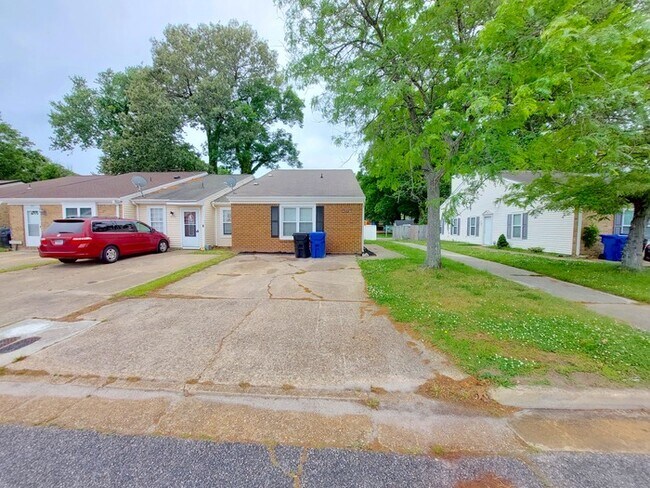 Building Photo - Beautiful Virginia Beach TownHome | 3BR, 2BA
