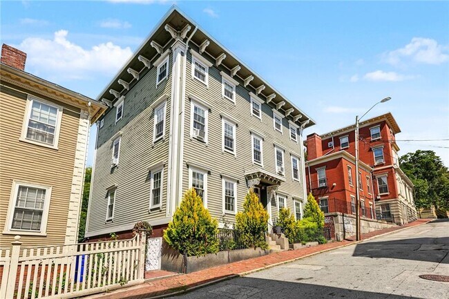 Building Photo - 40 Bowen St