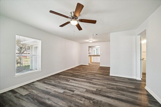 Building Photo - 705 Westshire Dr