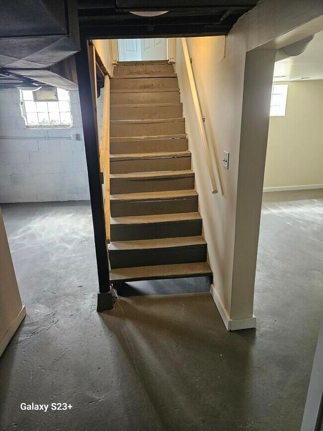 Building Photo - Newly rehabbed home