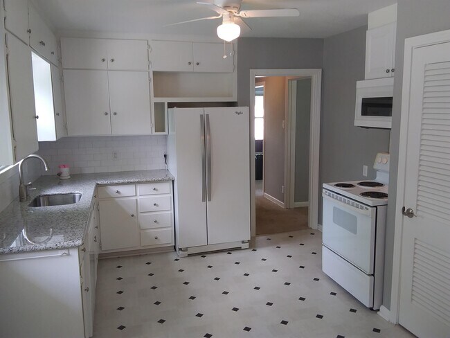 Building Photo - 353 Irvington Dr