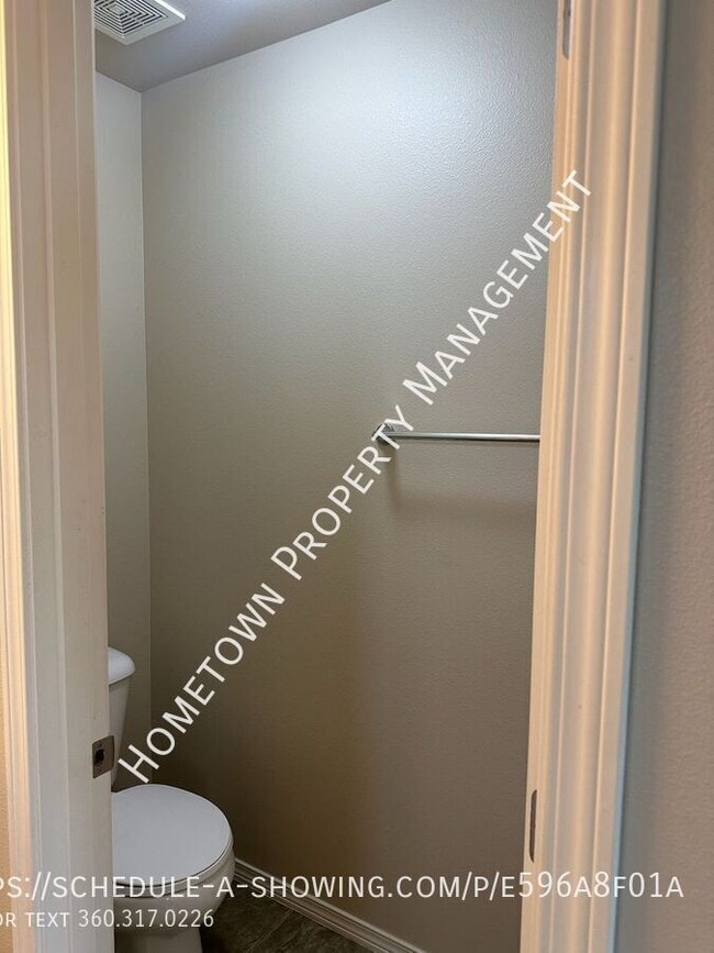 Building Photo - 4332 Freemont St NE