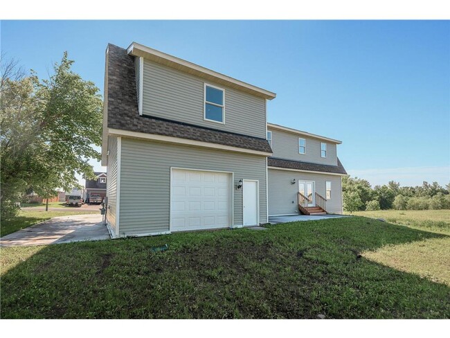 Building Photo - Rare 3 bed 4 bath no upgrade left out! 2 f...