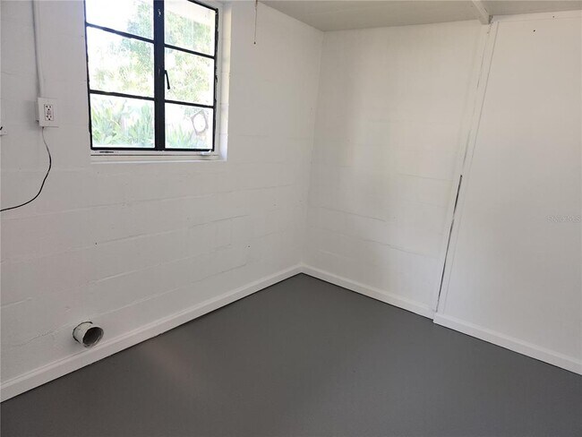 Building Photo - 957 47th St