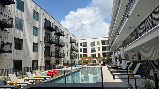 Building Photo - 4315 S Congress Ave