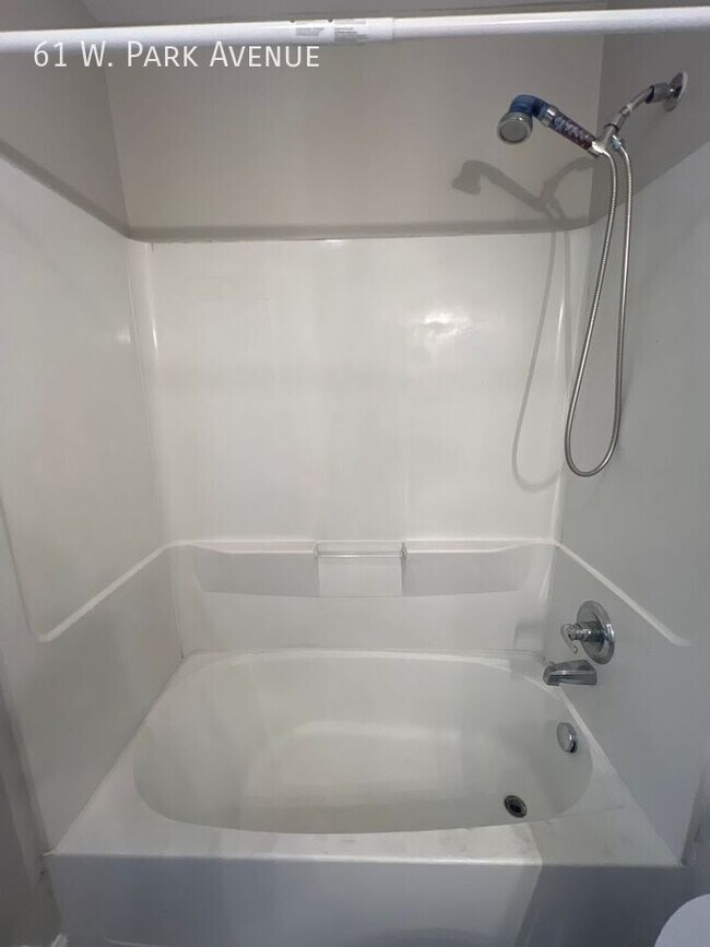 Building Photo - 61 W Park Ave