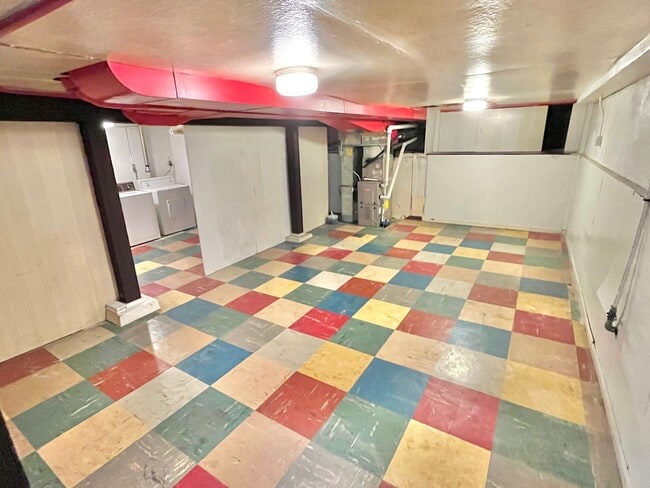 Building Photo - Grant Park 3-Story with Hardwoods, Huge De...