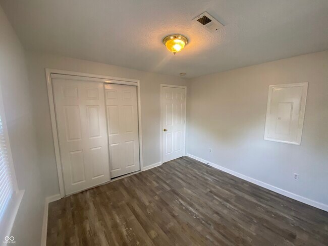 Building Photo - 410 N 20th Ave