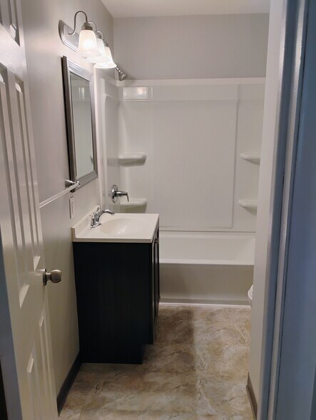 Bathroom - 1312 SW Glendale Dr