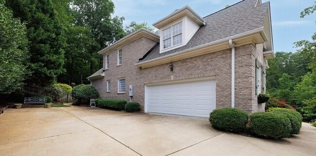 Building Photo - Luxury Waterfront Rental in Gated Montebello Community