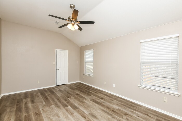 Building Photo - 420 Heritage Dr