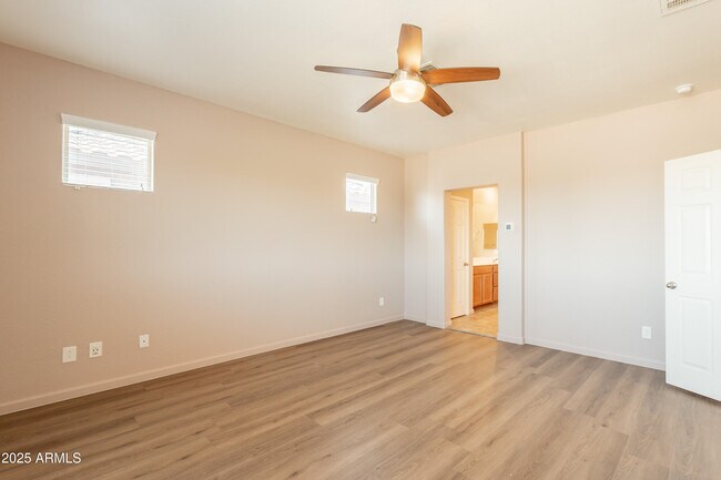 Building Photo - 5220 S 16th Pl