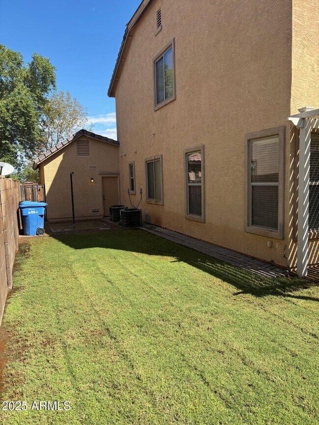 Building Photo - 5623 W Huntington Dr