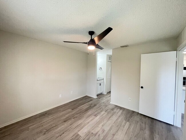 Building Photo - Fully Renovated 1-Bedroom, 1-Bath Condo in Gated Community – Available Now!
