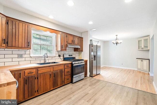 Building Photo - 13 Sturbridge Dr