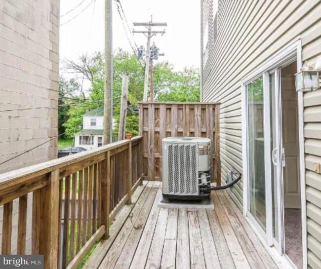 Building Photo - 5237 Crowson Ave