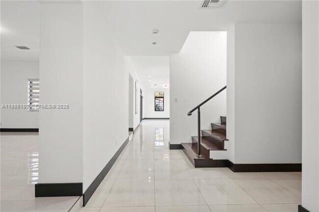 Building Photo - 519 Alhambra Cir