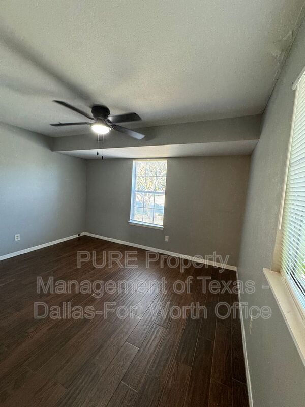 Building Photo - 4256 Ambrose Dr