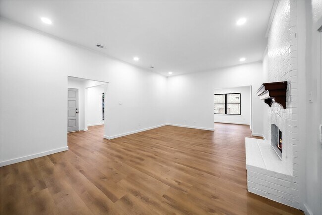 Building Photo - 1637 Stroud Ln