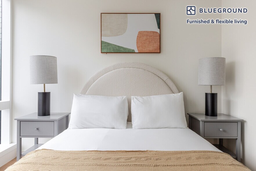 Building Photo - 27-01 Jackson Ave