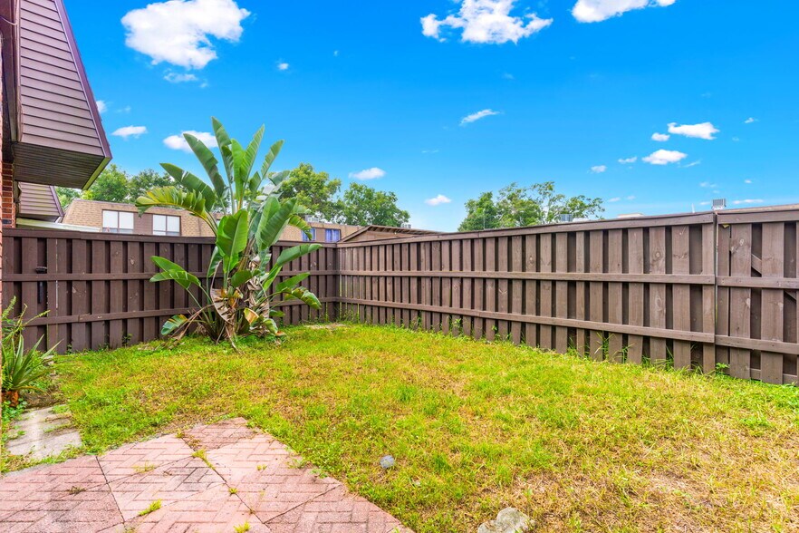 Building Photo - 1836 N Crystal Lake Dr