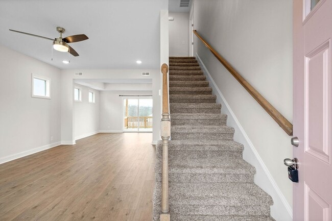 Building Photo - Pet Friendly Three Bedroom!