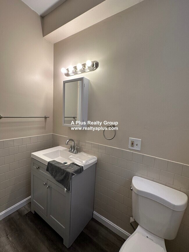 Building Photo - 3243 Washington St