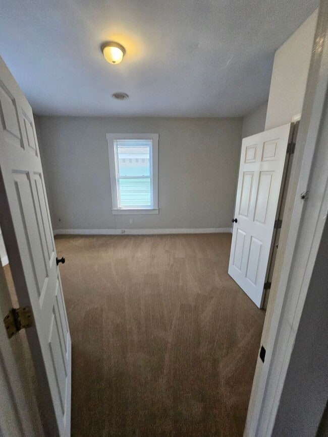 Building Photo - Historic Charm combined with Modern convenience 3 bedroom 2.5 bath spacious home