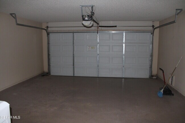 Building Photo - 11613 Sandy Plateau Cir