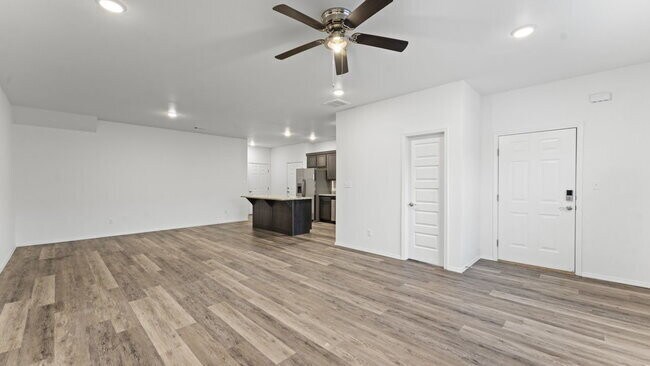 Building Photo - Sign a lease now and get one month’s rent ...
