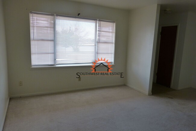 Building Photo - 2 Bedroom 1 Bath Apartment